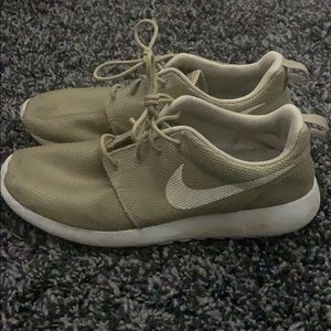 Sand roshes SIZE 8